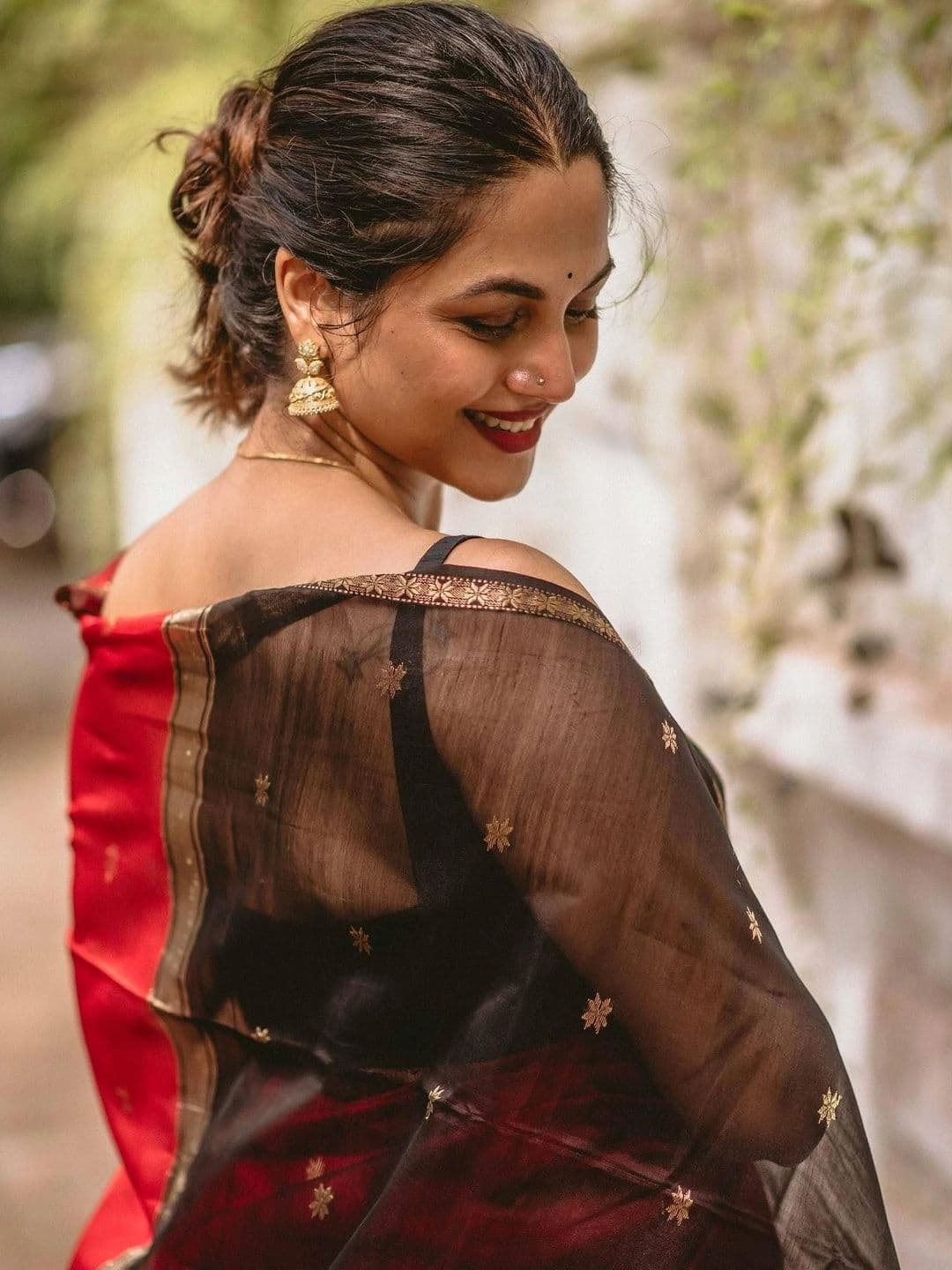 HERE&NOW Woven Design Zari Silk Blend Banarasi Saree thumbnail 2