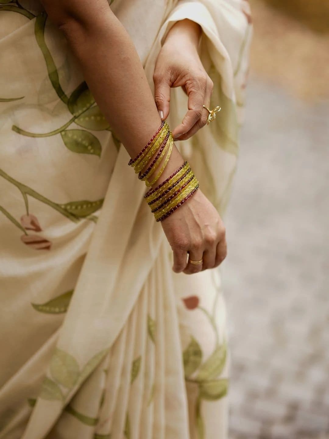 vidhyarani Women Floral Printed Saree with Tassels thumbnail 5