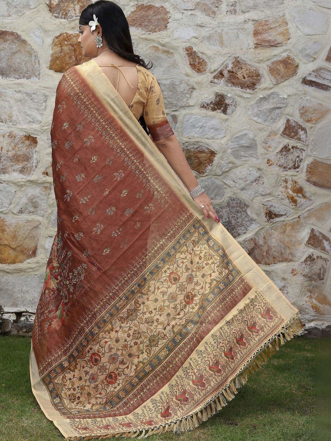 Maroosh Floral Silk Cotton Handloom Saree thumbnail 2
