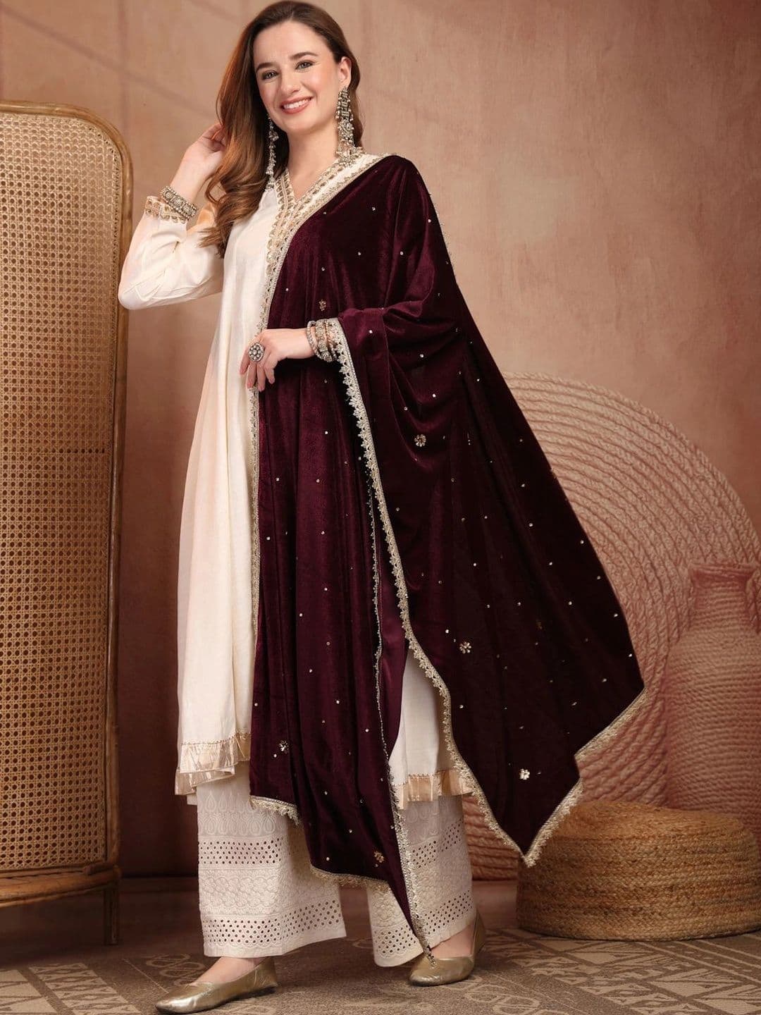 Clora Creation Velvet Dupatta with Zari thumbnail 6