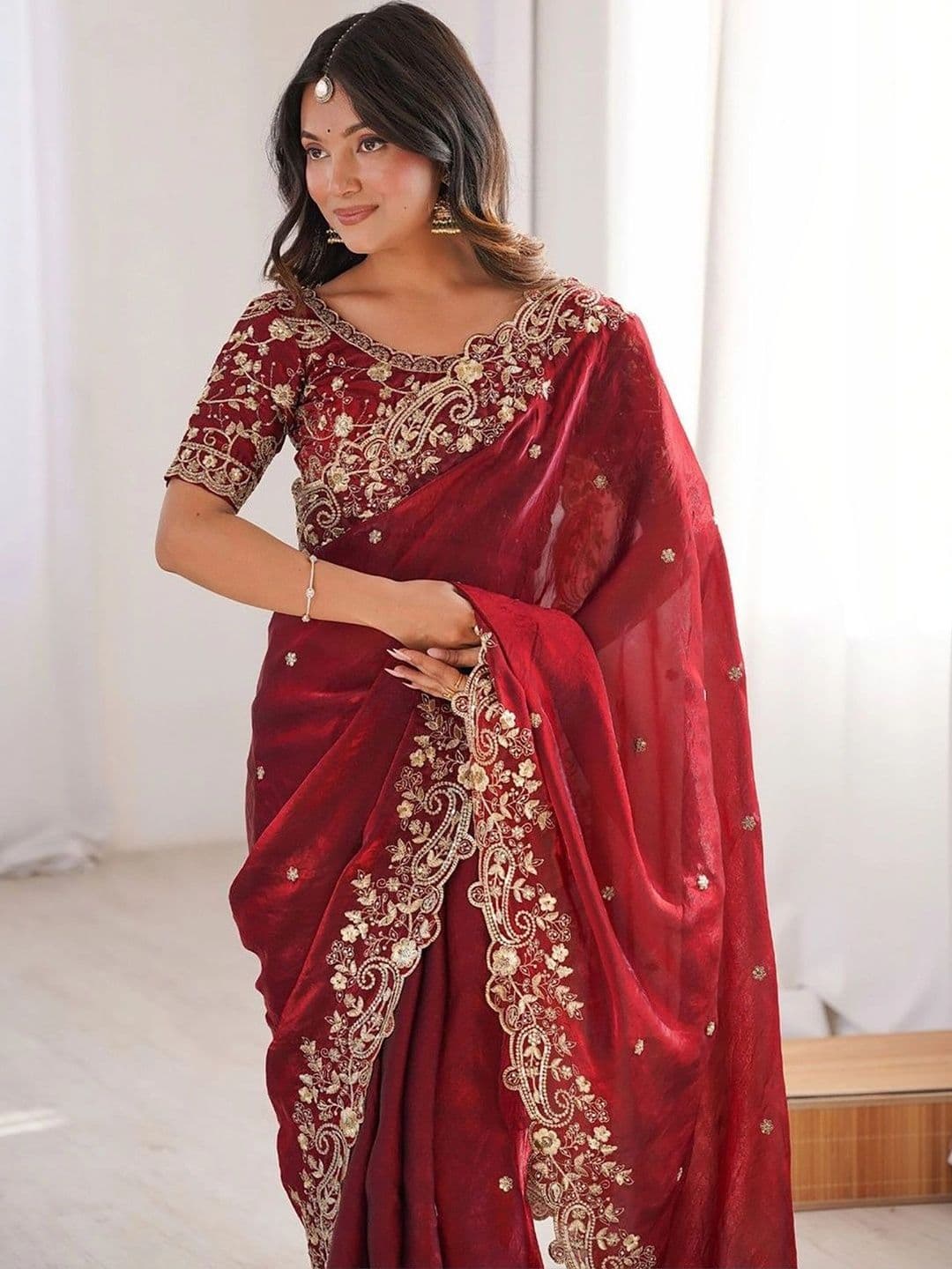 M DINESH & CO Embellished Embroidered Silk Blend Heavy Work Bandhani Saree thumbnail 2