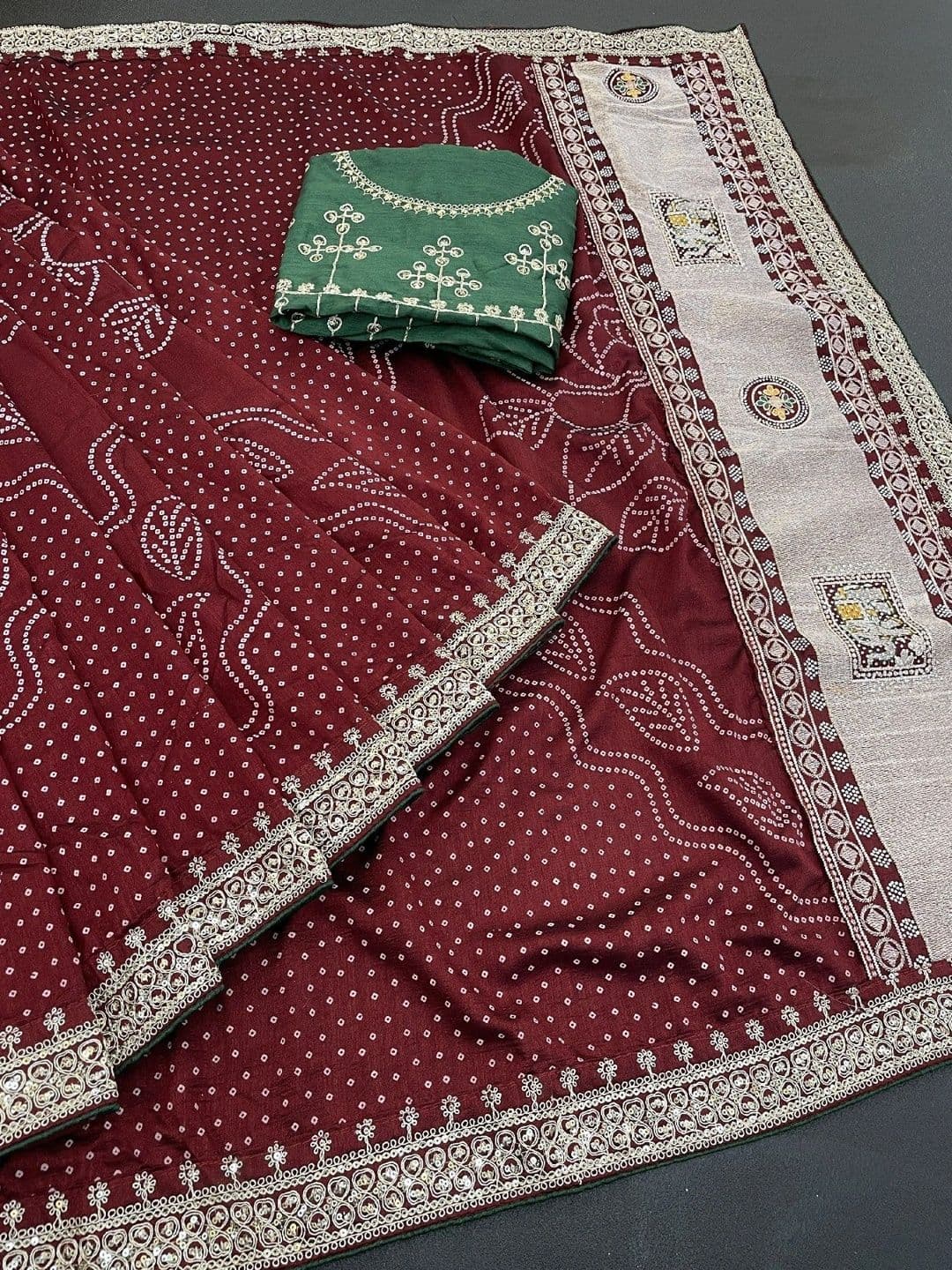 SmileyFashion Bandhani Embroidered Art Silk Designer Saree thumbnail 2
