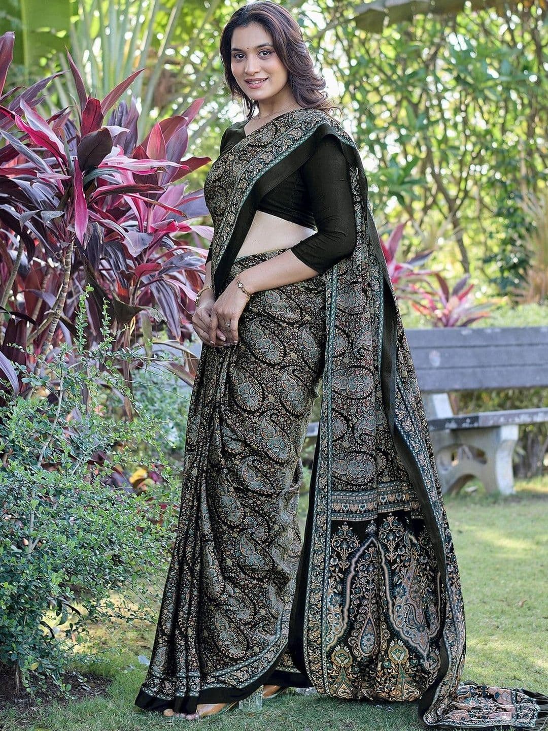 KALINI Women Printed Floral Fusion  Saree With Blouse Piece thumbnail 7