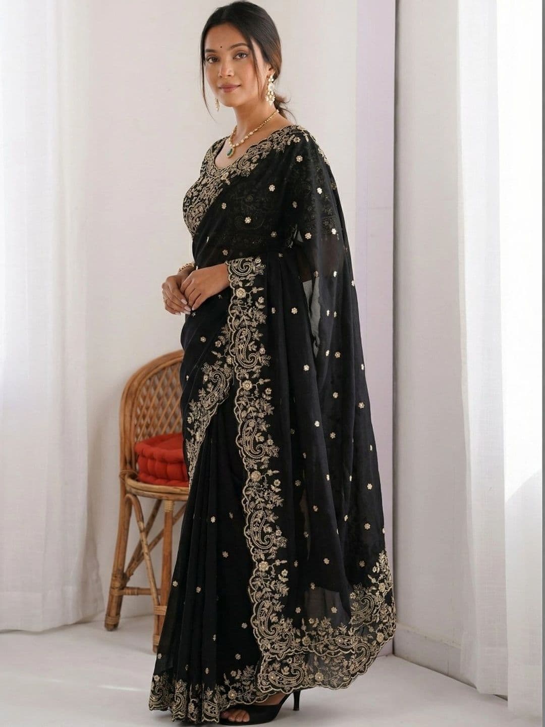 M DINESH & CO Embellished Embroidered Silk Blend Heavy Work Bandhani Saree thumbnail 4