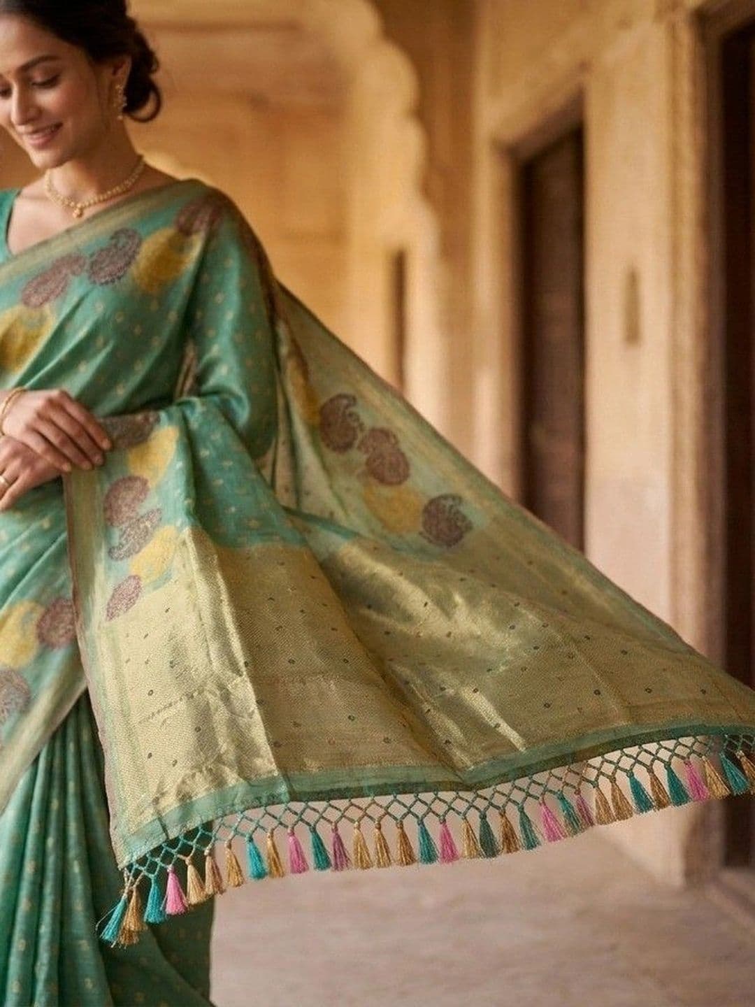 House of Neyvara Woven Design Zardozi Linen Blend Banarasi Saree thumbnail 2