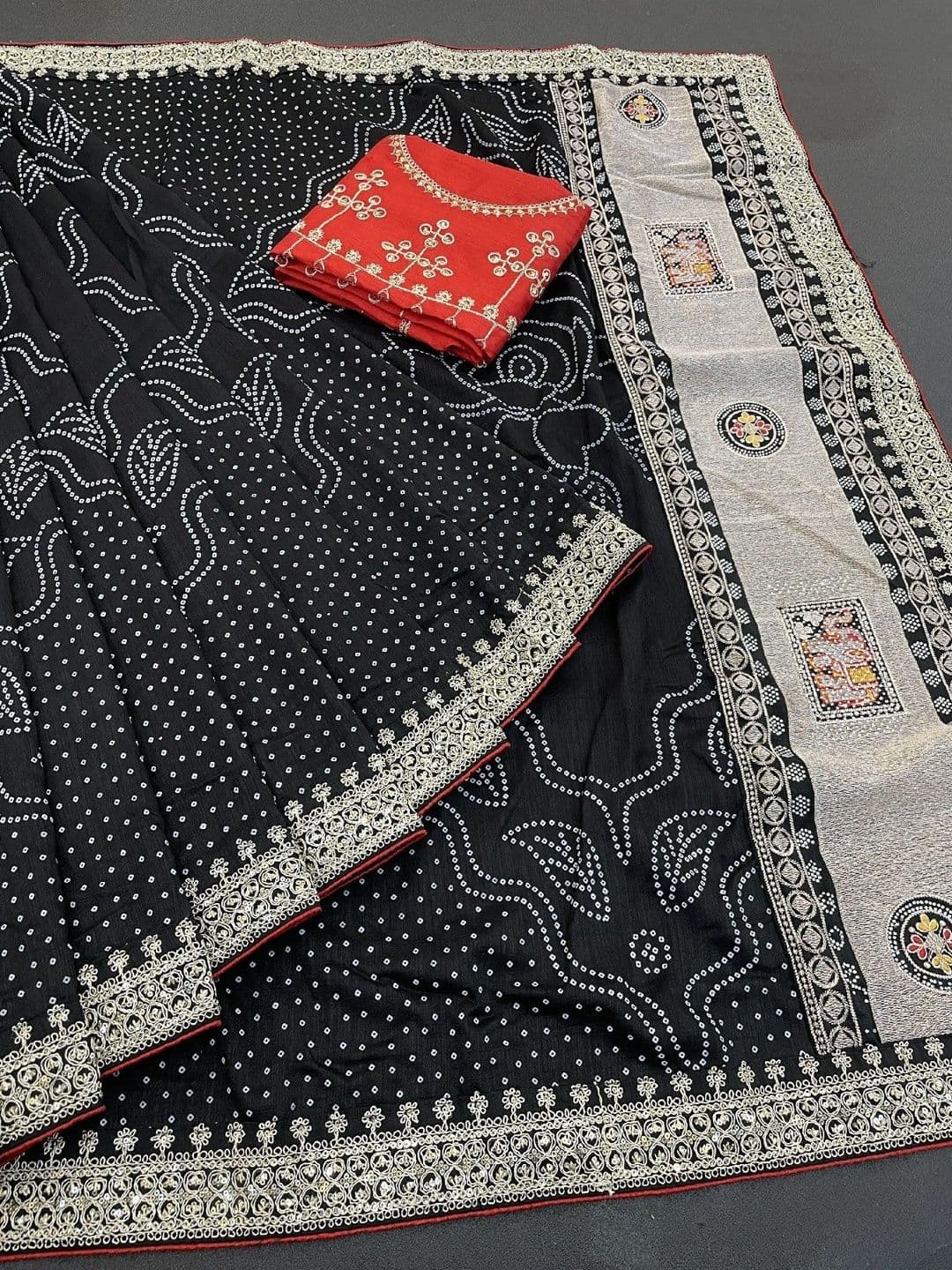 SmileyFashion Bandhani Embroidered Art Silk Designer Saree thumbnail 5