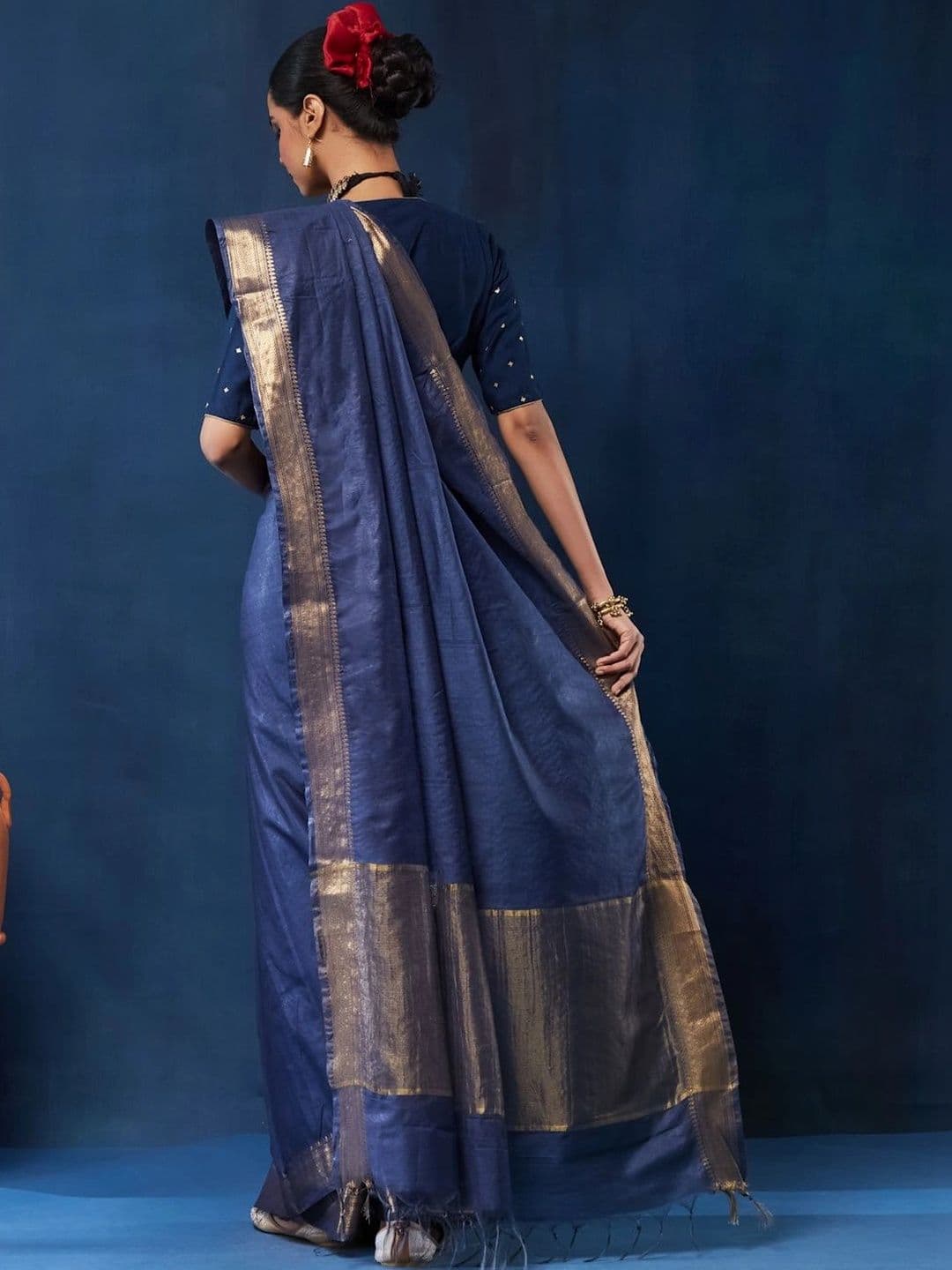 Taavi Woven Cotton Blend Zari Border Saree thumbnail 3