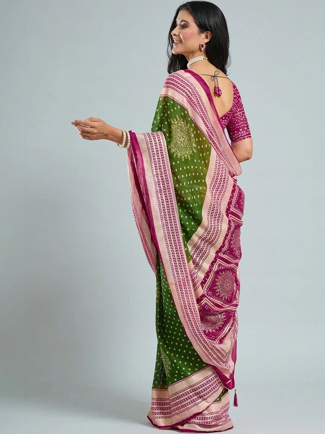 SAMANTHA Bandhani Printed Zari Georgette Saree thumbnail 6