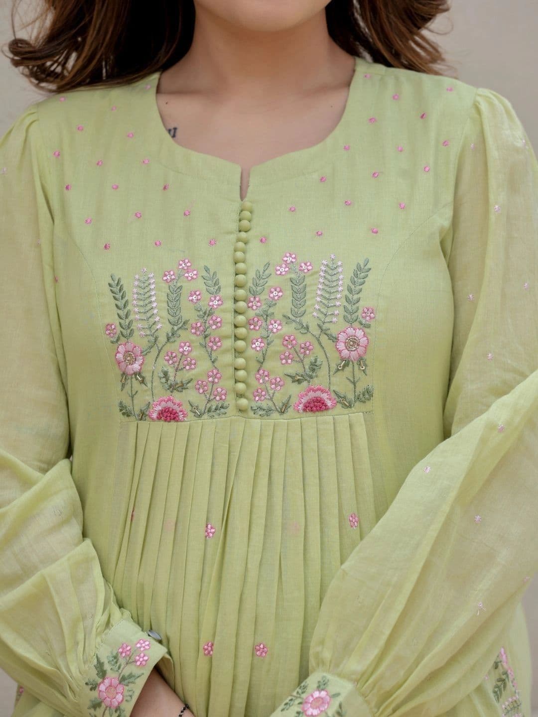 IKLO Women Floral Embroidered Empire Thread Work Pure Cotton Kurta with Trousers & Dupatta thumbnail 6