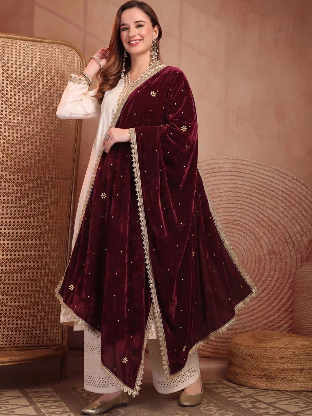 Clora Creation Velvet Dupatta with Zari thumbnail 4
