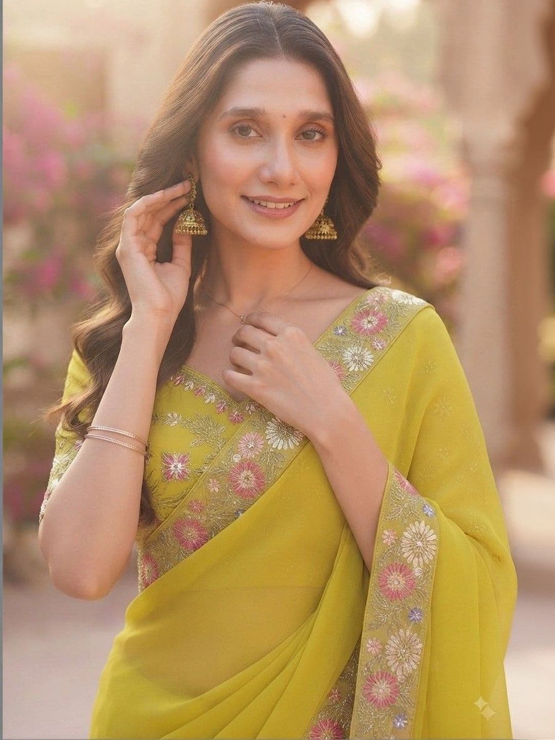 SmileyFashion Floral Art Silk Saree thumbnail 4