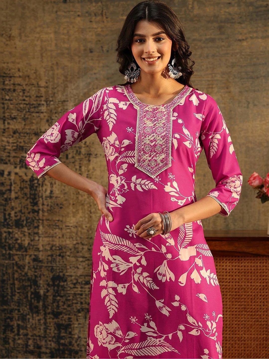 Gerua By Libas Women Ethnic Motifs Printed Regular Thread Work Kurta with Trousers & With Dupatta thumbnail 3