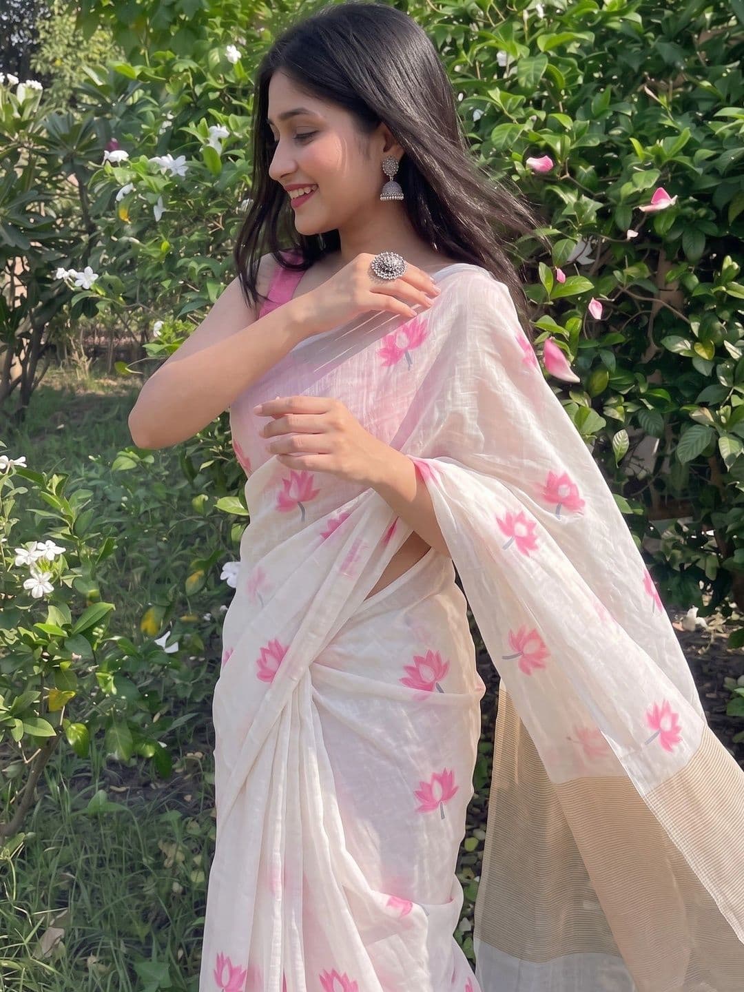 IndianRang Floral Linen Blend Designer Saree thumbnail 3