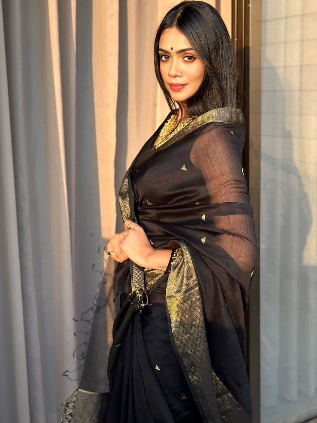Achyata Zari Art Silk Banarasi Saree thumbnail 5