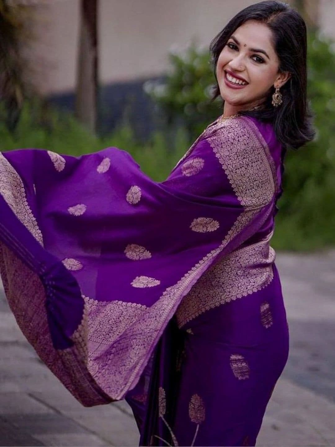 revika Woven Design Zari Art Silk Designer Kanjeevaram Saree thumbnail 2