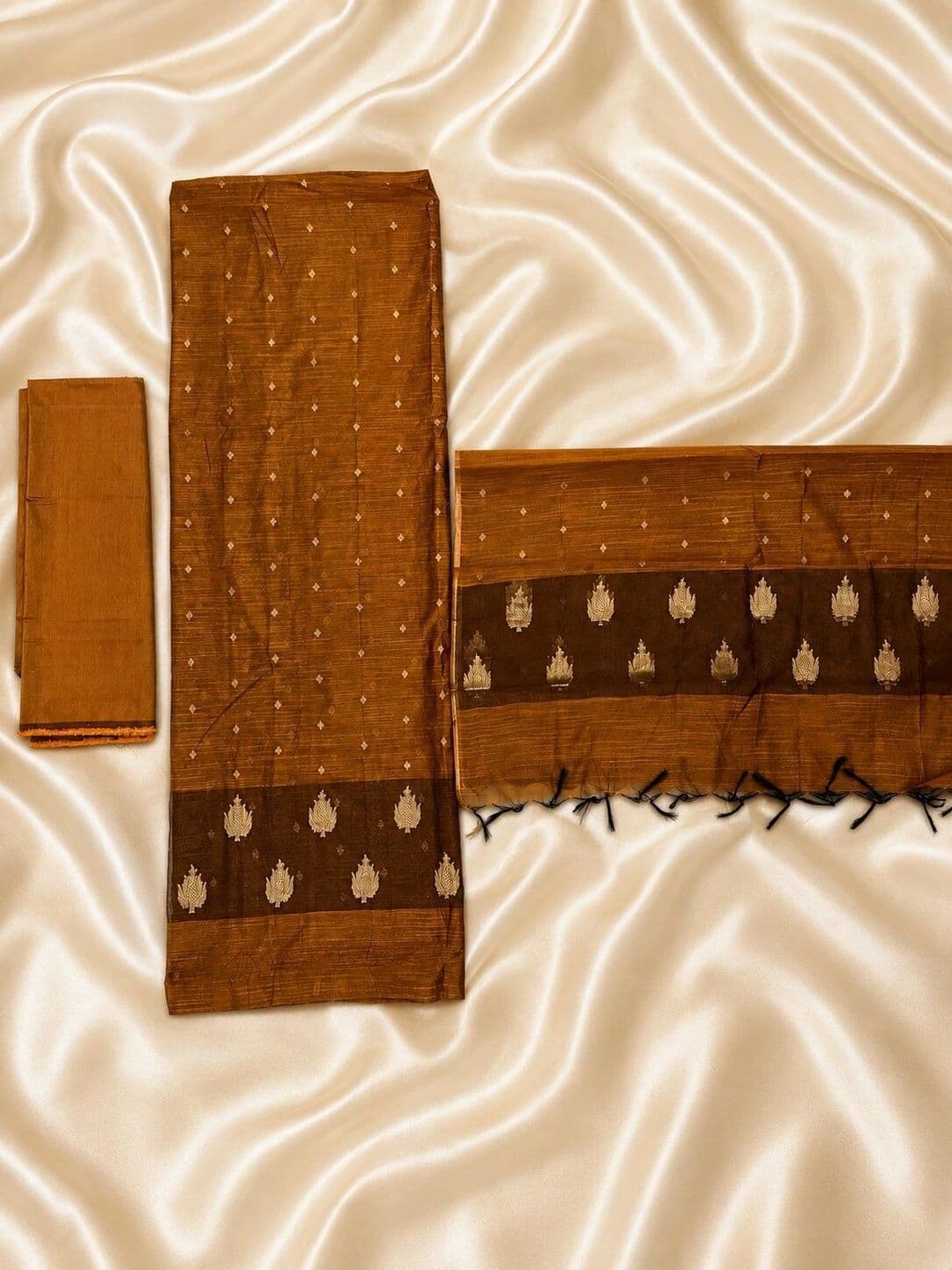 Krishna Tanna Unstitched Dress Material thumbnail 3