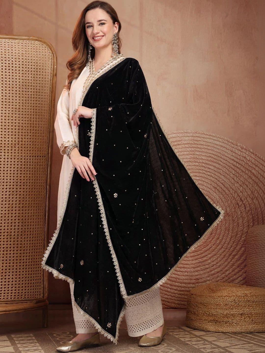 Clora Creation Velvet Dupatta with Zari thumbnail 3
