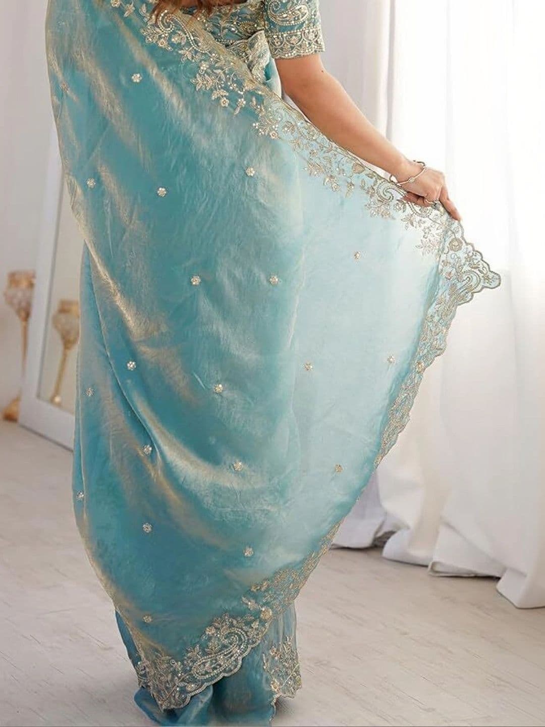 M DINESH & CO Embellished Embroidered Silk Blend Heavy Work Bandhani Saree thumbnail 3