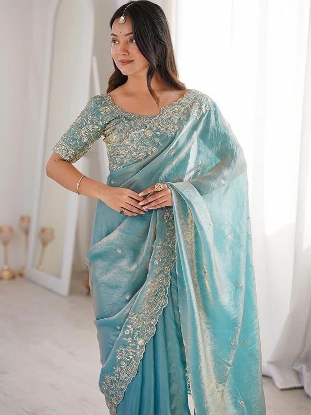 M DINESH & CO Embellished Embroidered Silk Blend Heavy Work Bandhani Saree thumbnail 5