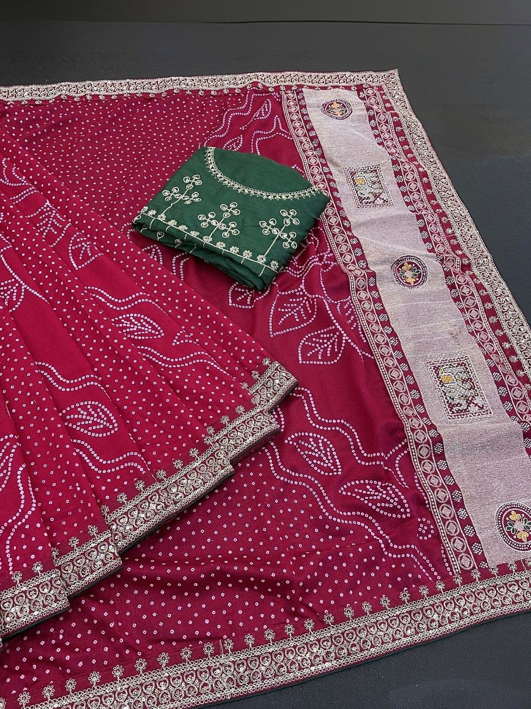 SmileyFashion Bandhani Zari Art Silk Designer Saree thumbnail 2