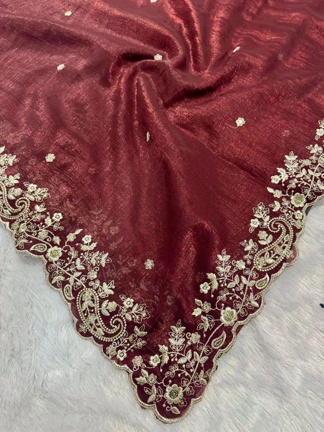 kantuba Floral Embroidered Satin Banarasi Saree thumbnail 2