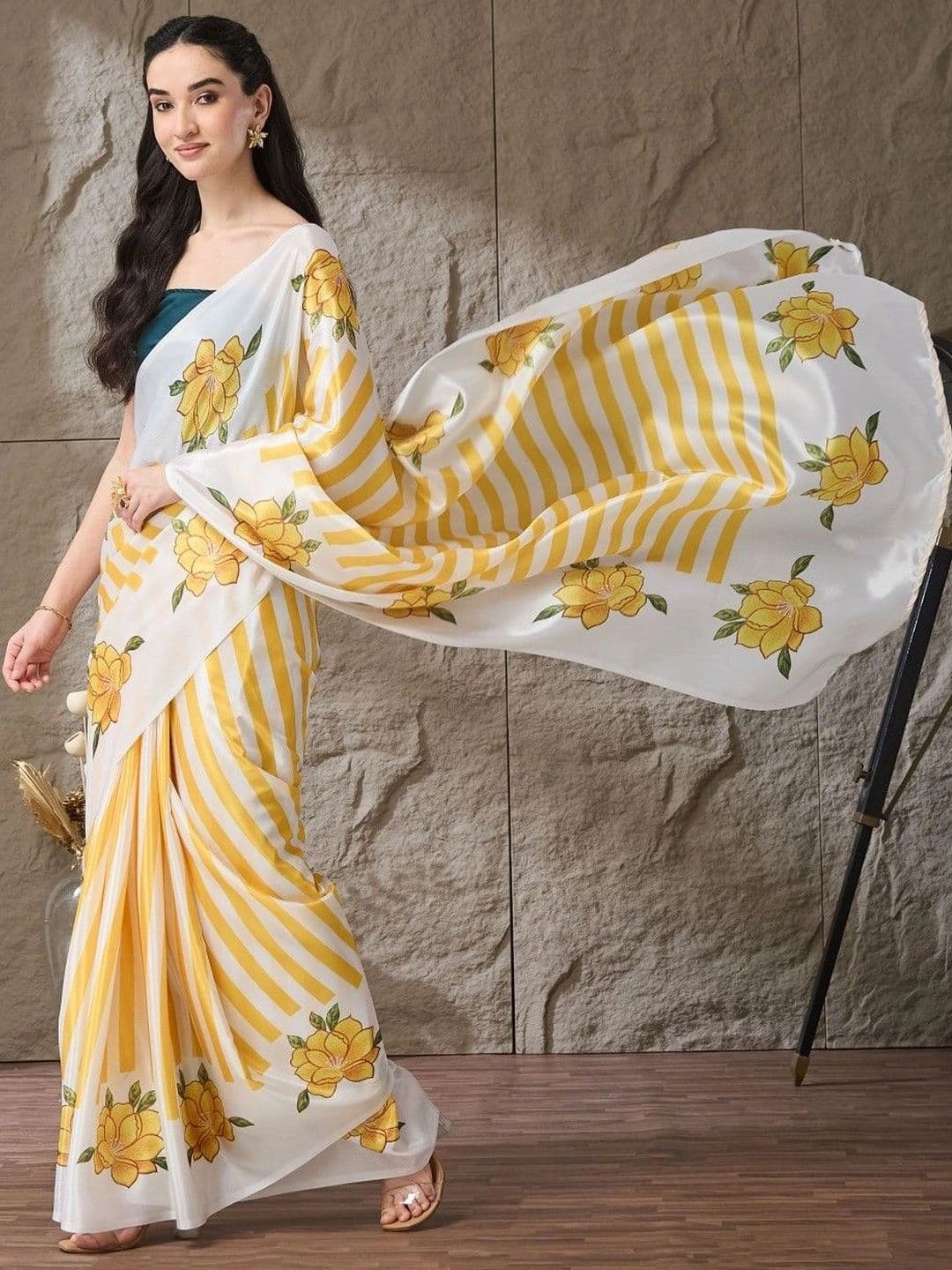 Mitera Floral Silk Blend Saree thumbnail 7