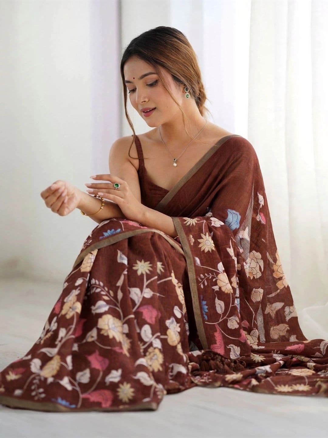 SAMANTHA Floral Linen Blend Belted Saree thumbnail 5