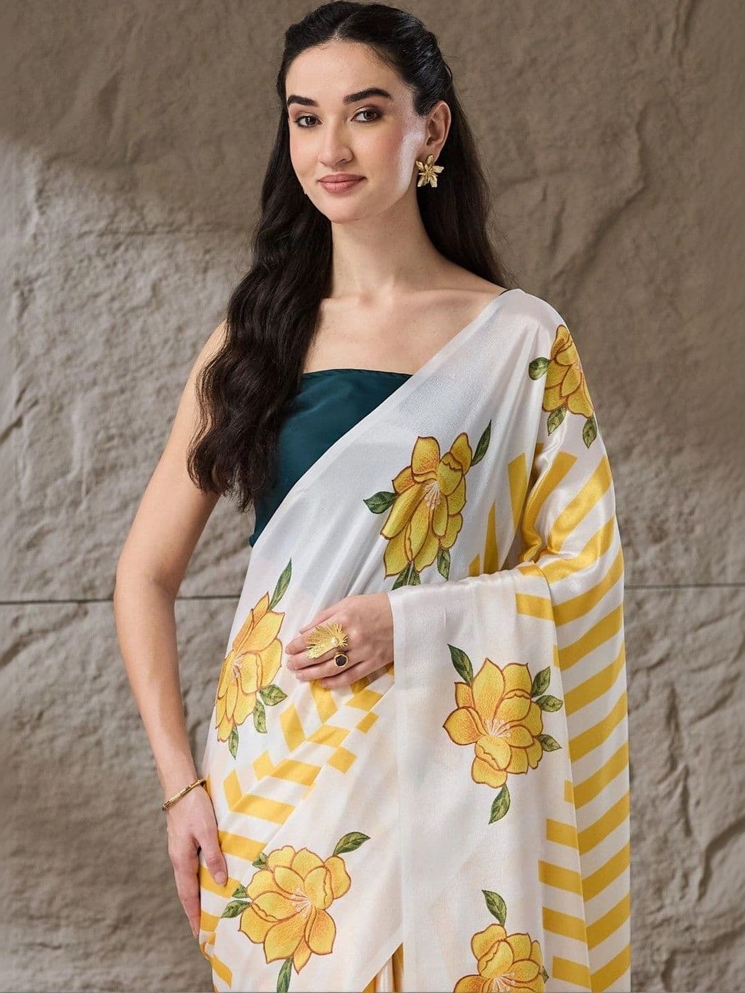 Mitera Floral Silk Blend Saree thumbnail 6