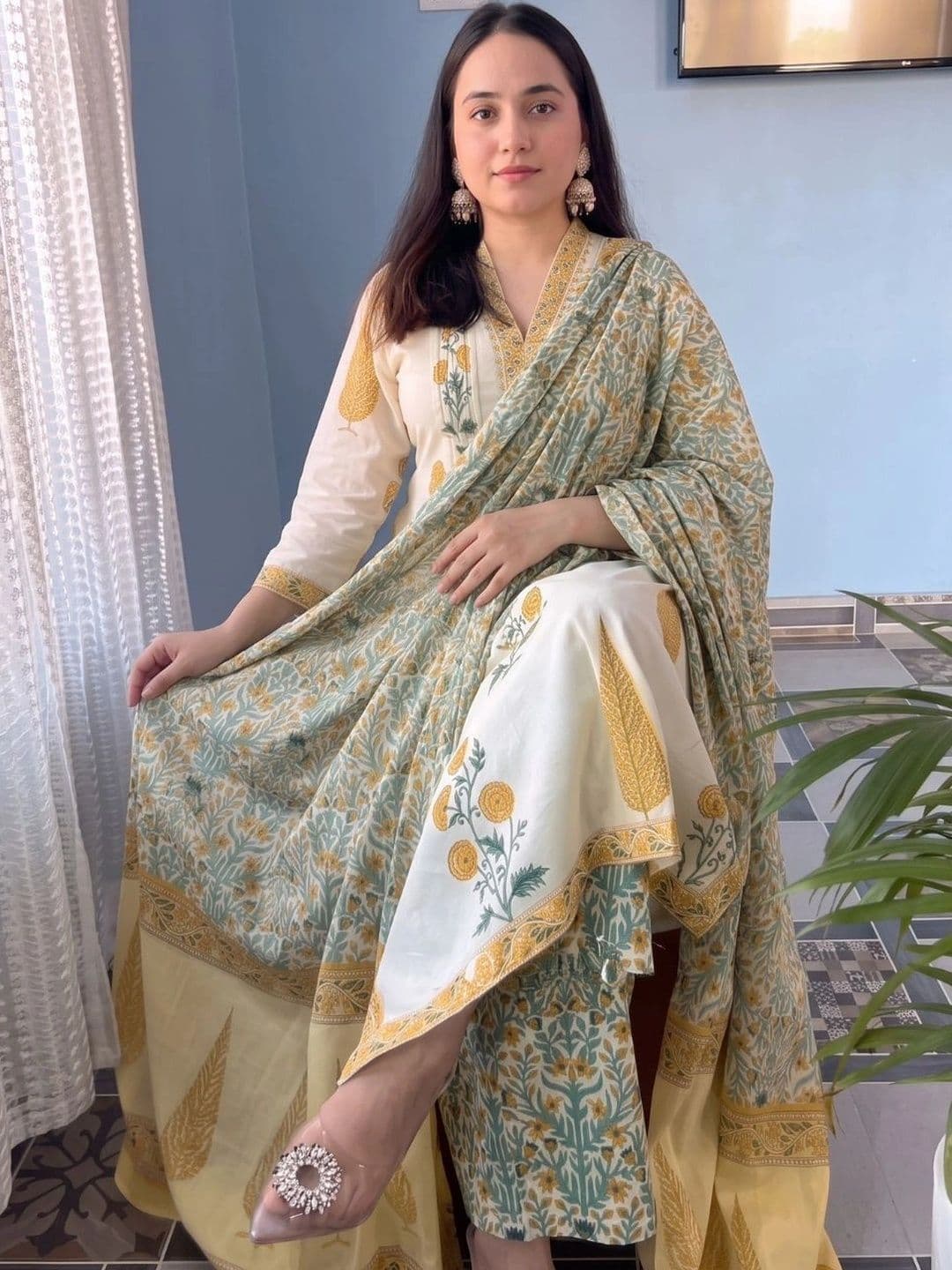 IKLO Women Floral Printed Regular Pure Cotton Kurta with Palazzos & With Dupatta thumbnail 3