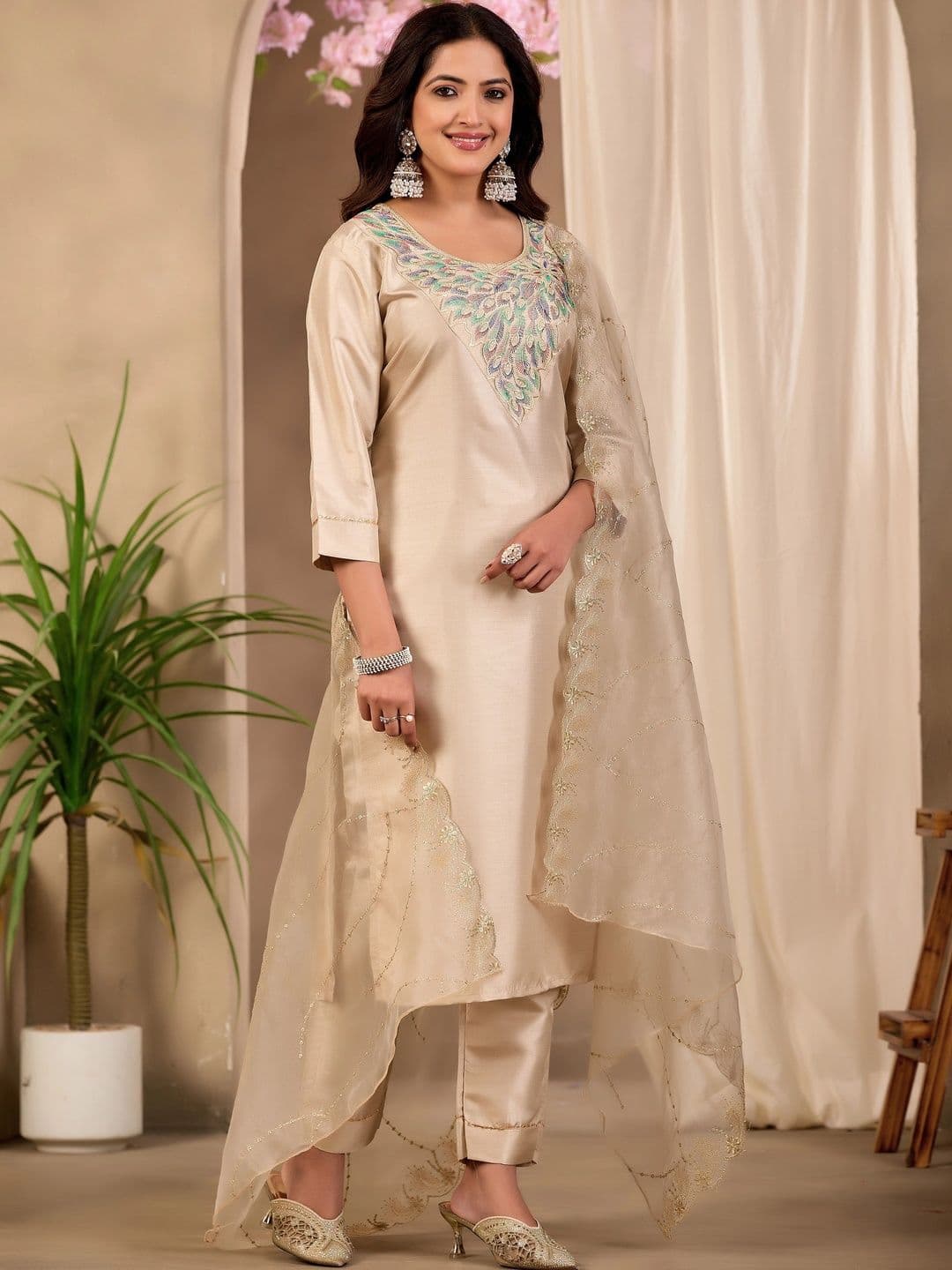 Sangria Women Ethnic Motifs Embroidered Regular Thread Work Kurta with Trousers & With Dupatta thumbnail 5