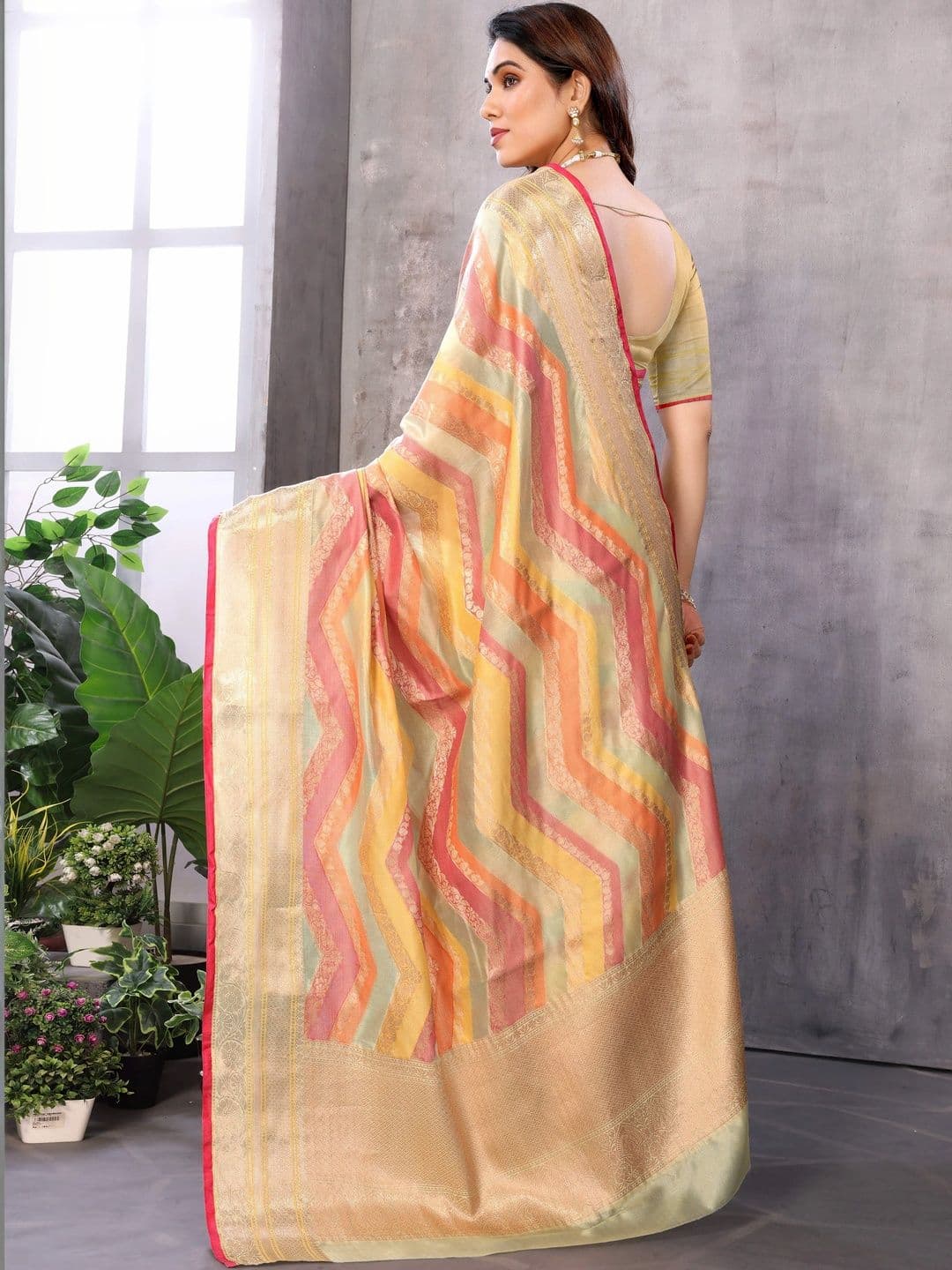 Sangria Woven Design Zari Silk Blend Designer Kanjeevaram Saree thumbnail 4