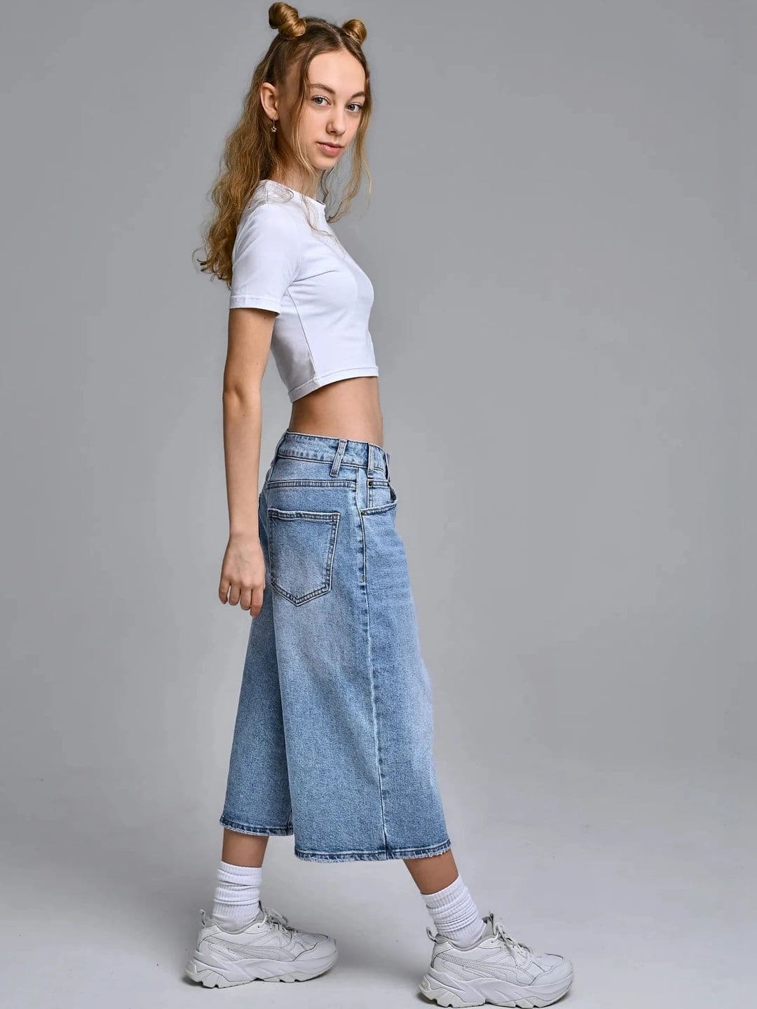 AAV2 Women Wide Leg High-Rise Light Fade Stretchable Jeans thumbnail 7