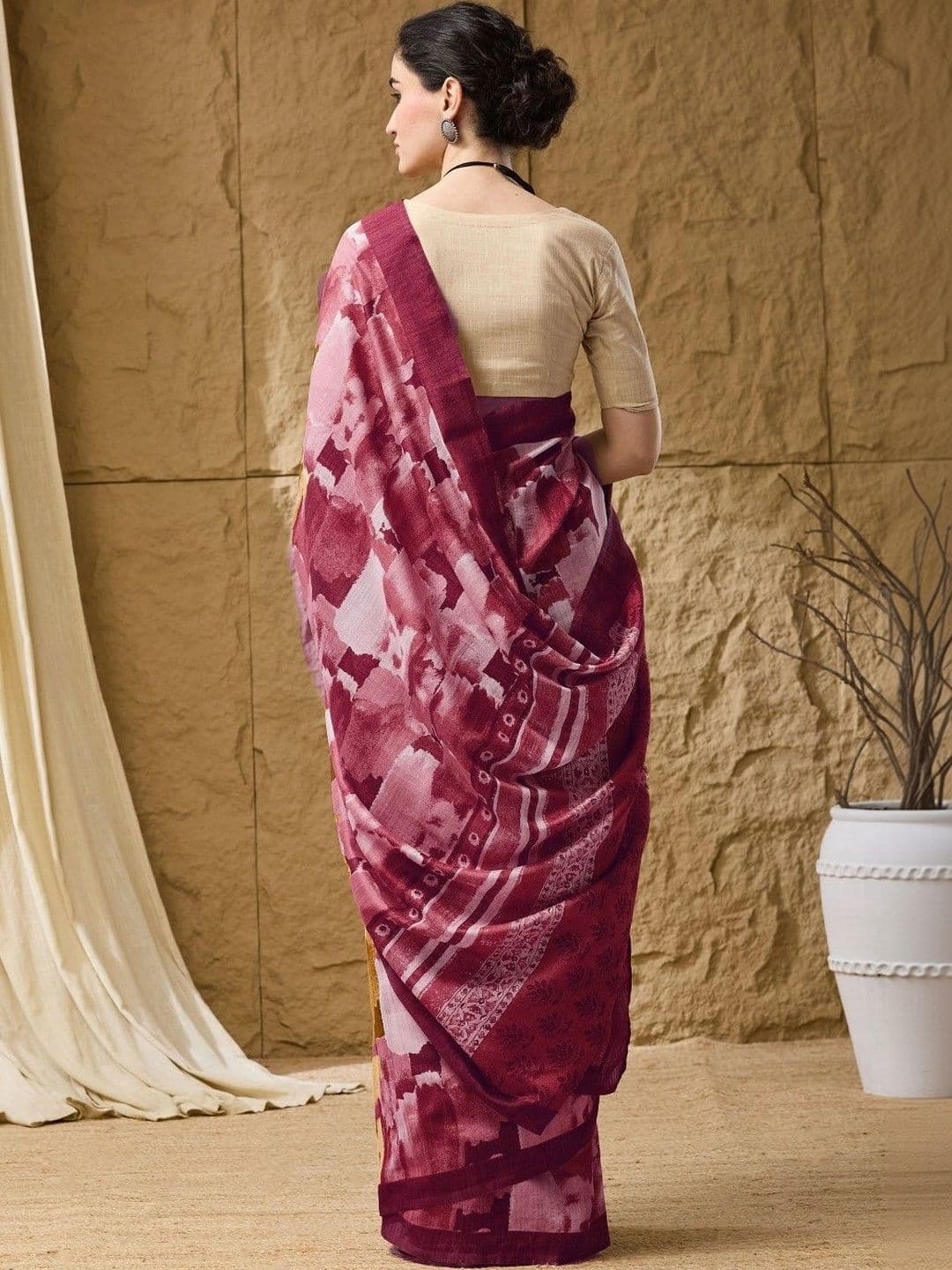 Suha Silk Blend Saree thumbnail 3