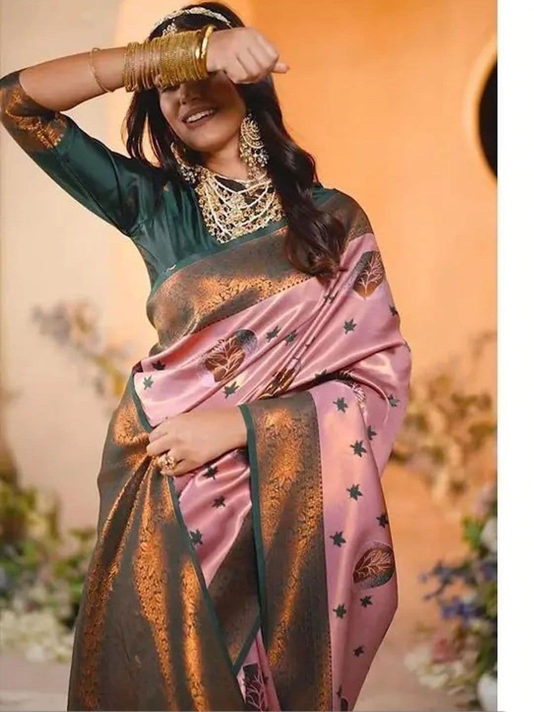 kantuba Floral Zari Art Silk Banarasi Saree thumbnail 2