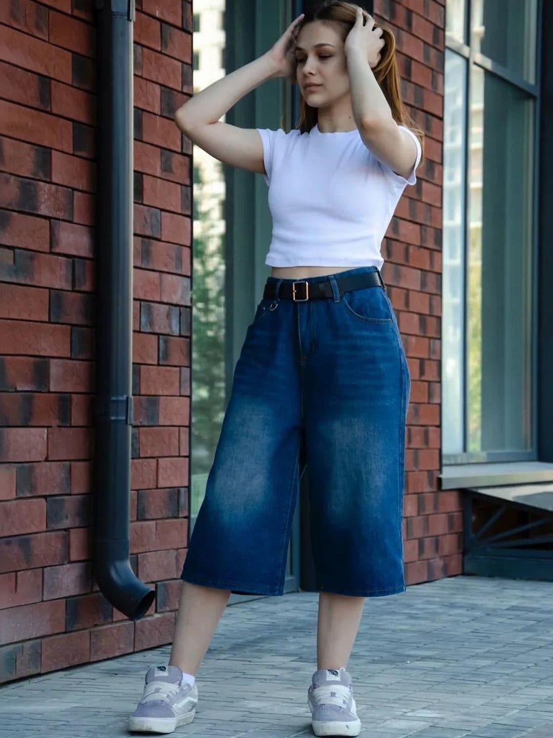 AAV2 Women Wide Leg High-Rise Light Fade Stretchable Jeans thumbnail 4