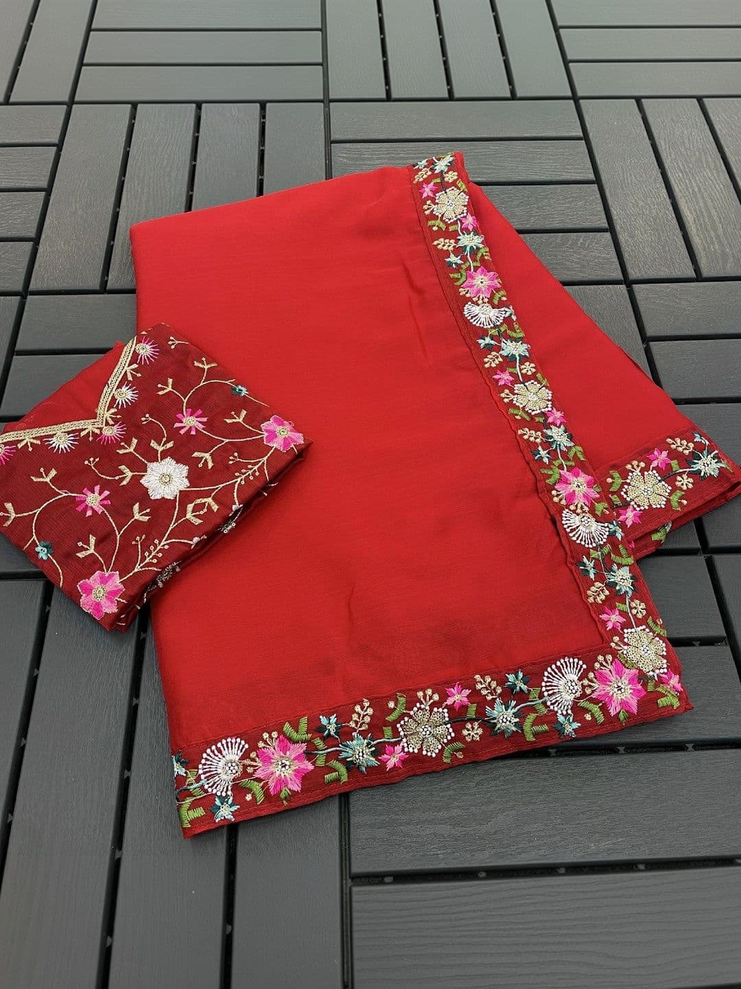 SmileyFashion Floral Embroidered Art Silk Saree thumbnail 5