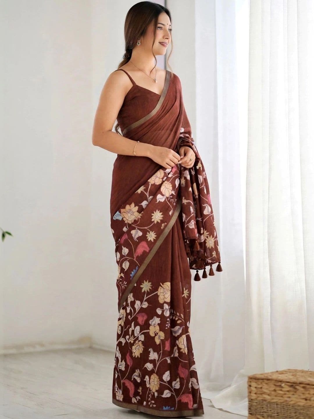 SAMANTHA Floral Linen Blend Belted Saree thumbnail 2