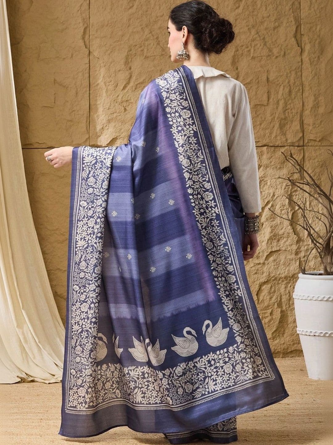 Suha Floral Silk Blend Saree thumbnail 5