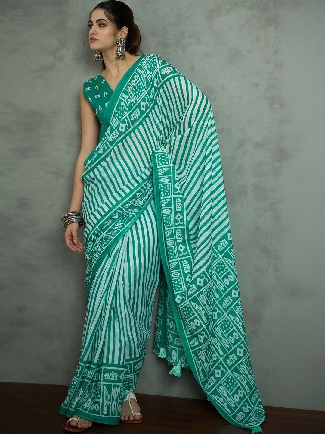Sangria Striped Designer Bagh Saree thumbnail 3
