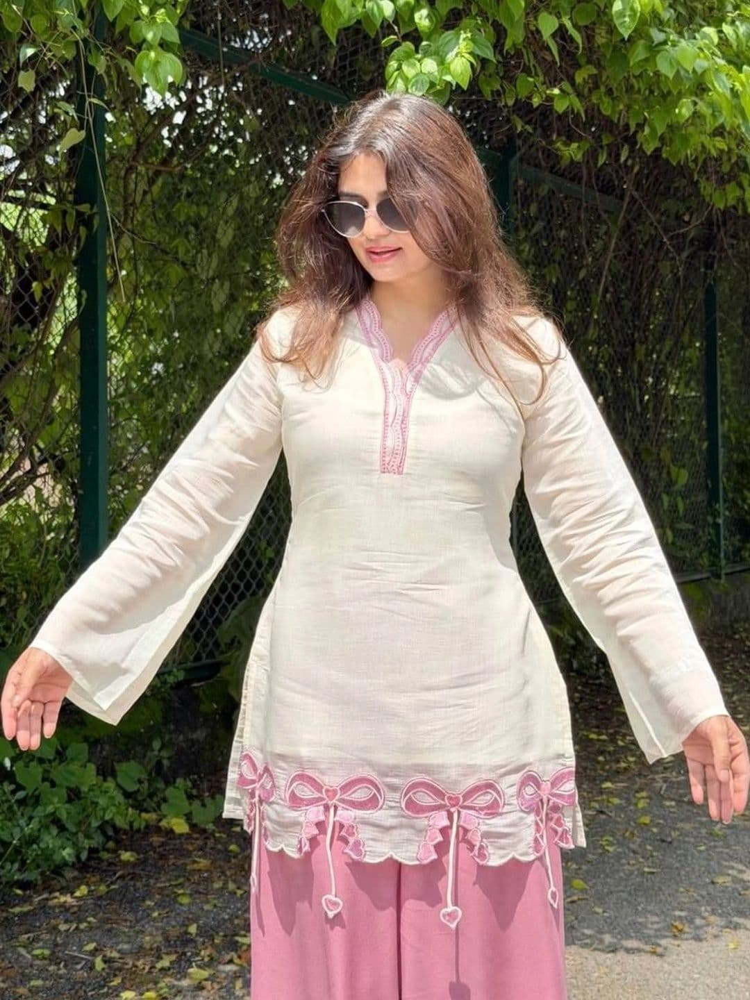 NILHARI Women Embroidered Regular Thread Work Pure Silk Kurta with Palazzos thumbnail 6