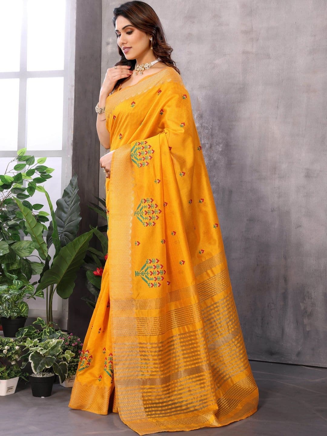 Sangria Women Floral Embroidered Silk Cotton Designer Kota Saree thumbnail 5