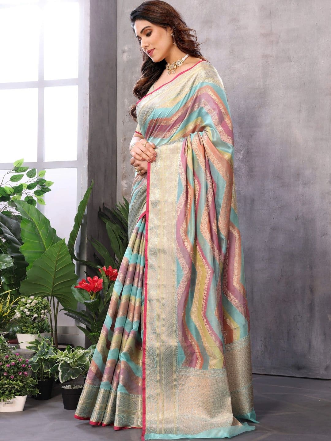 Sangria Woven Design Zari Silk Blend Designer Kanjeevaram Saree thumbnail 4