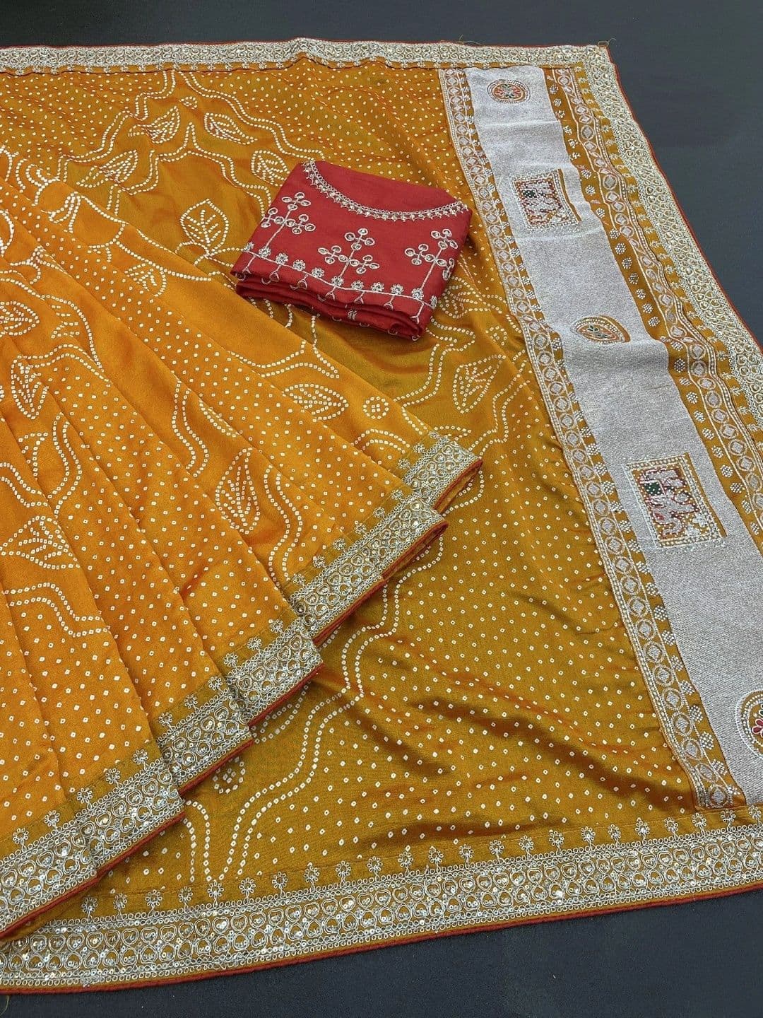 SmileyFashion Bandhani Zari Art Silk Designer Saree thumbnail 5