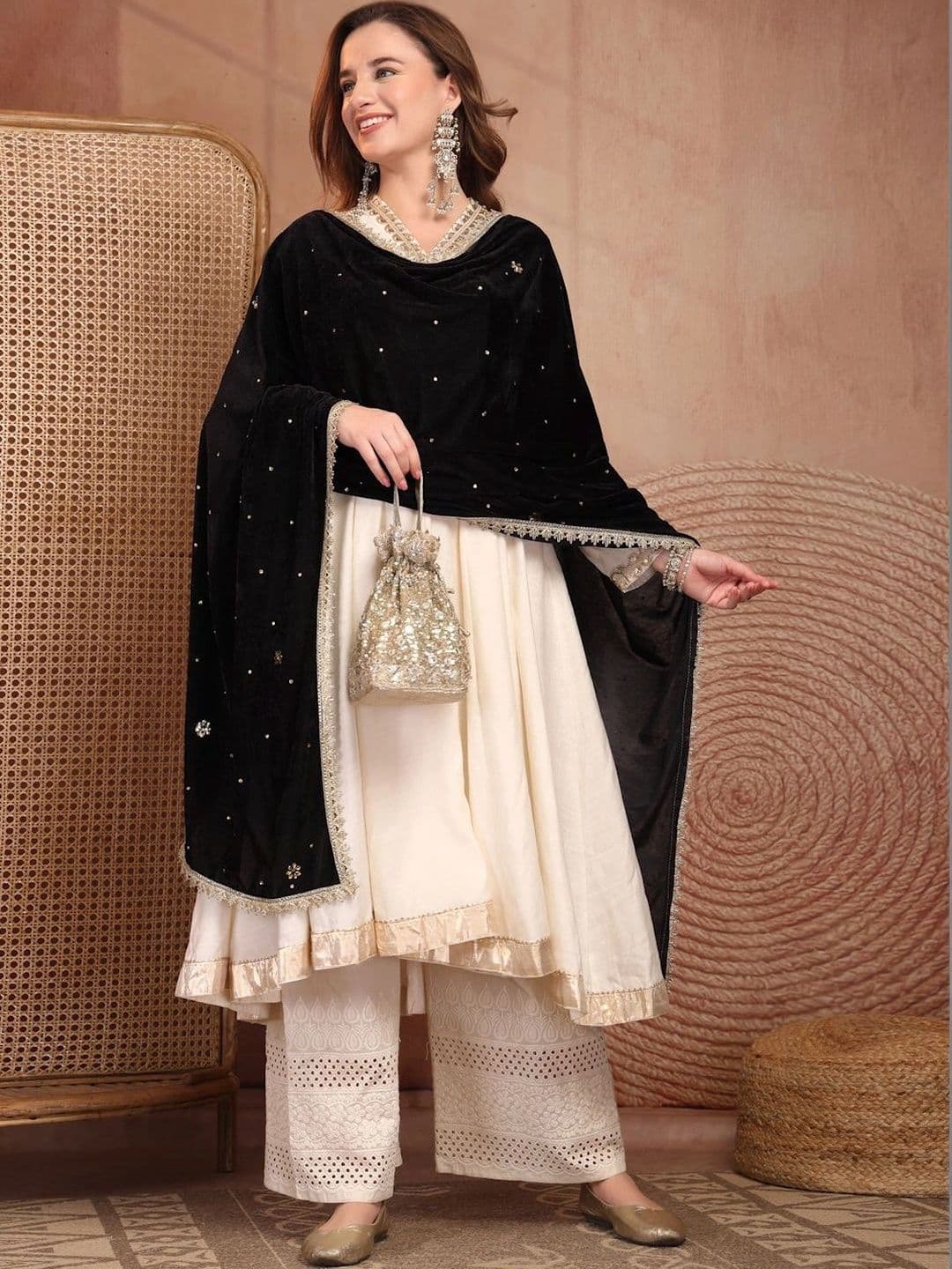 Clora Creation Velvet Dupatta with Zari thumbnail 4