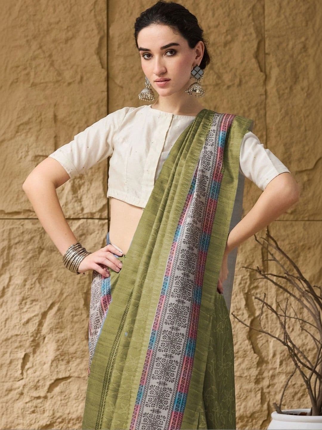 Suha Silk Blend Saree thumbnail 5