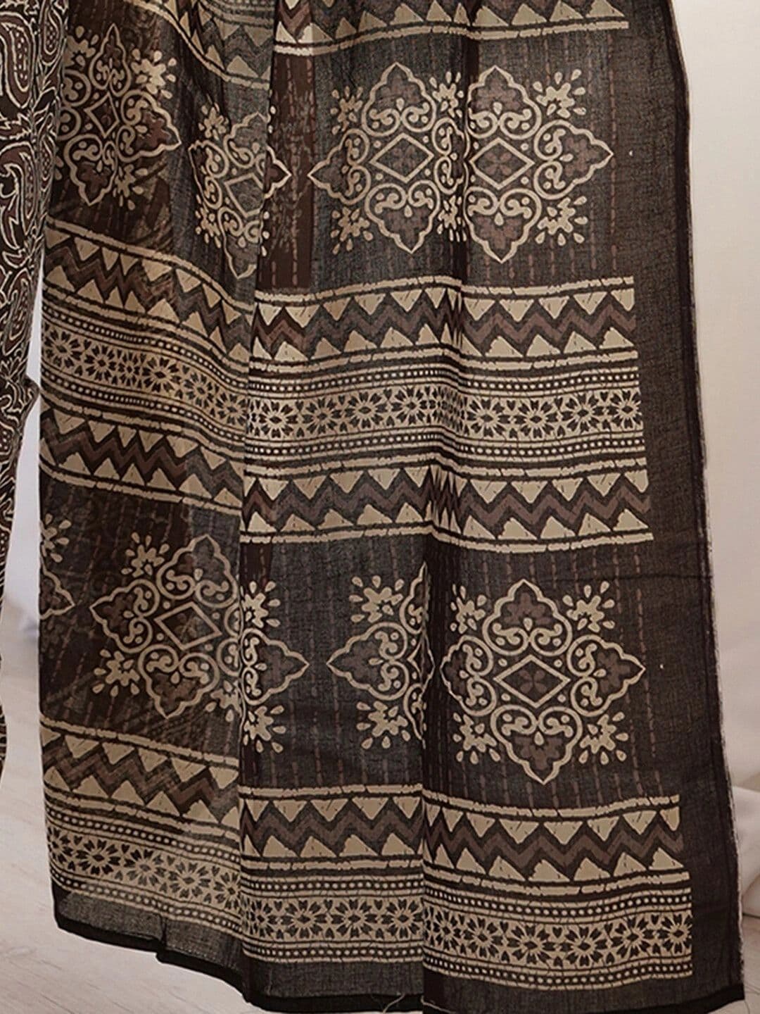 Satrani Woven Design Pure Cotton Fusion Saree thumbnail 4