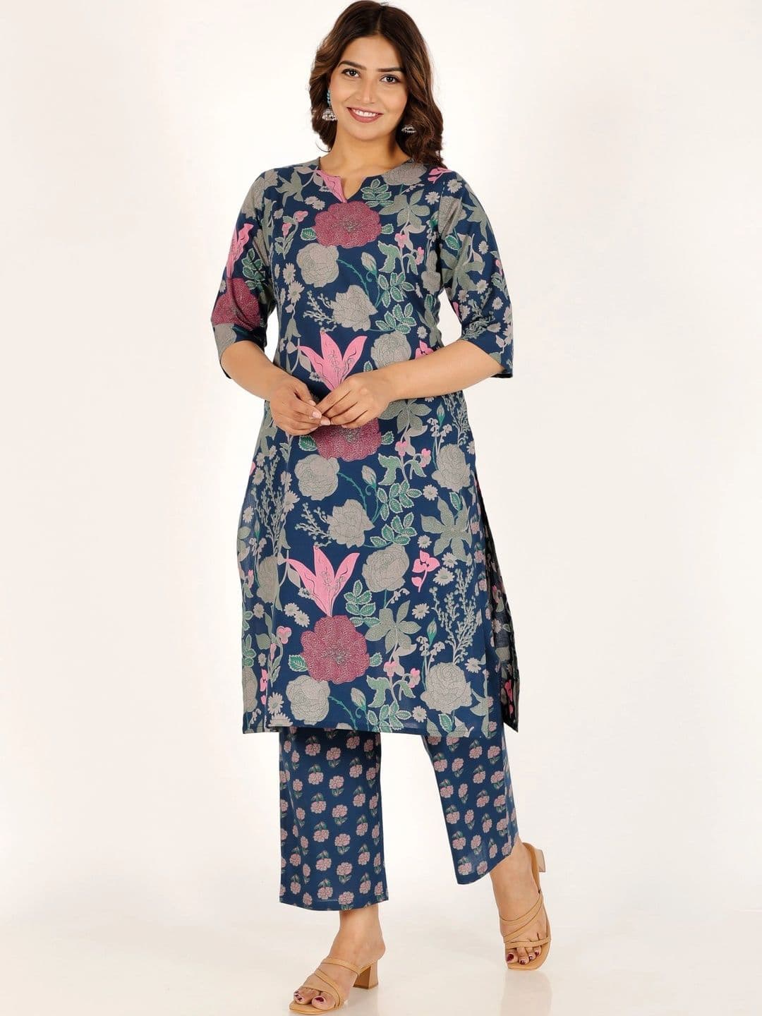 Aramya Women Floral Printed Regular Pure Cotton Kurta with Trousers thumbnail 4