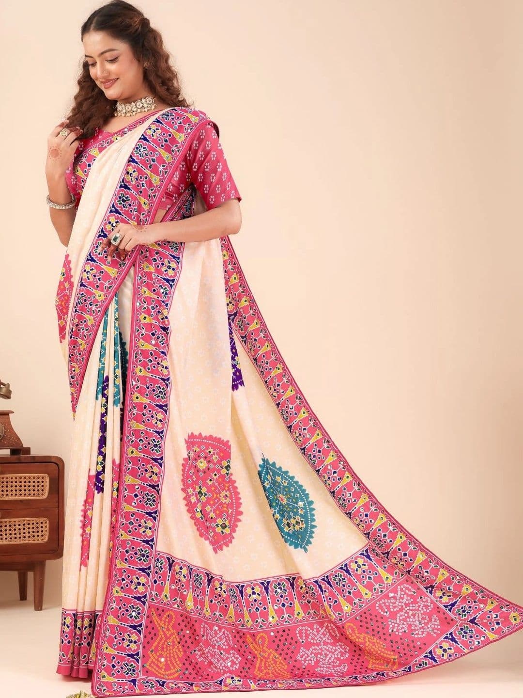 LAVYANSH CREATION Embellished Mirror Work Silk Blend Patola Saree thumbnail 5