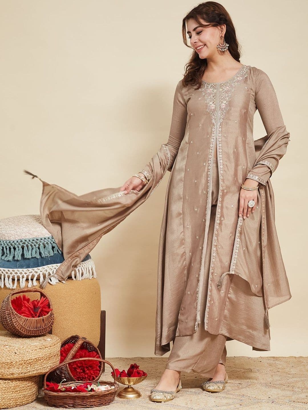 MOKOSH Women Silk Embroidered Anarkali Kurta and Pant with Dupatta Set thumbnail 3