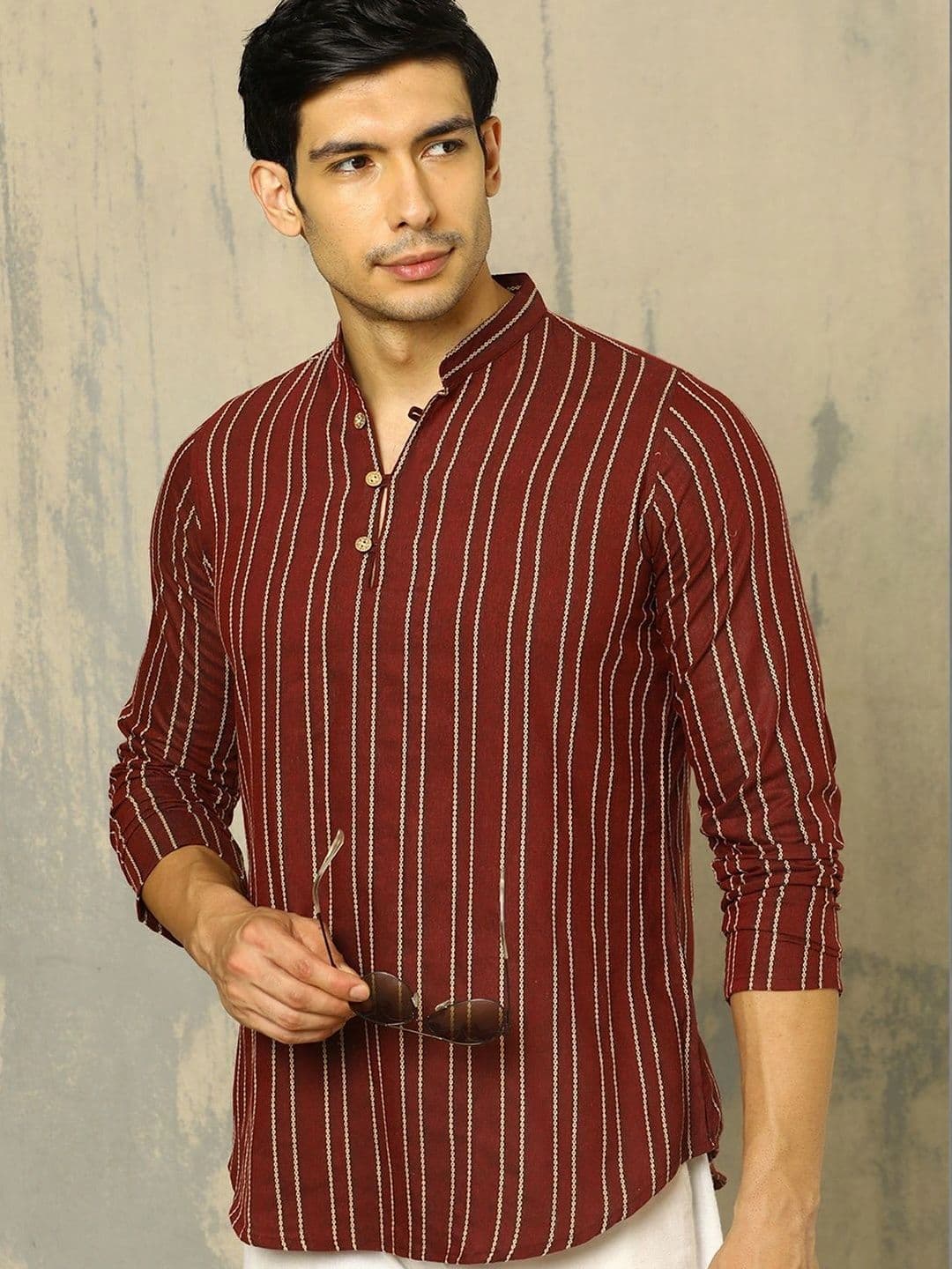 Anouk Woven Design Striped Cotton Handloom Mandarin Collar Short Kurta thumbnail 2